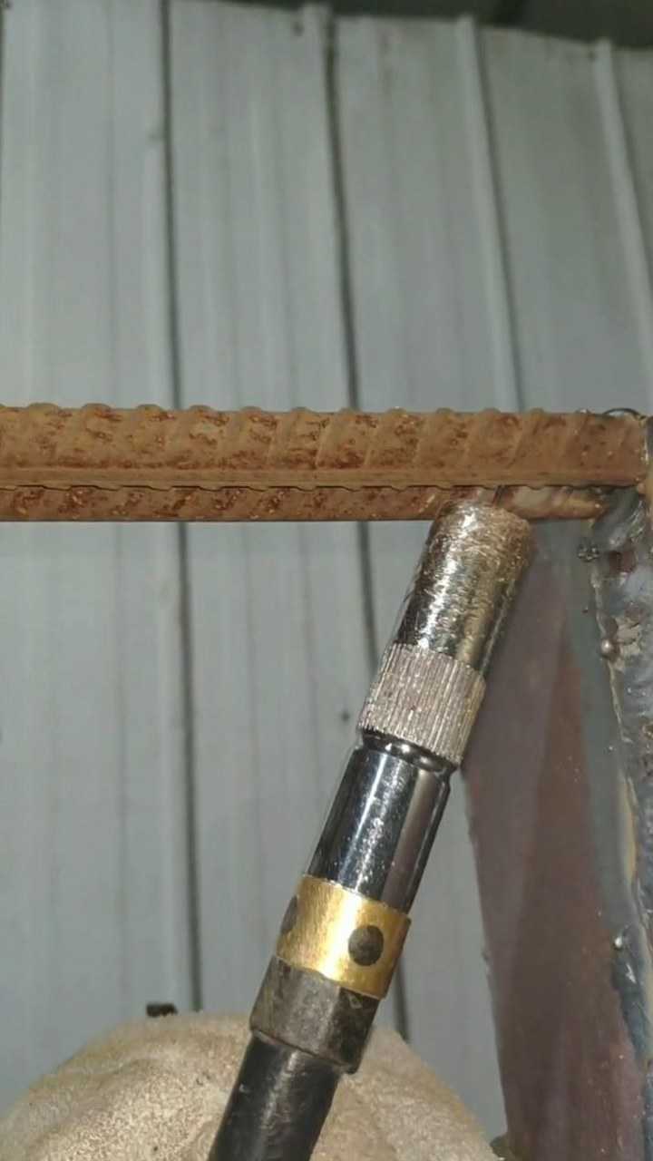 今天更新一期,二保焊钢筋仰焊的操作手法!