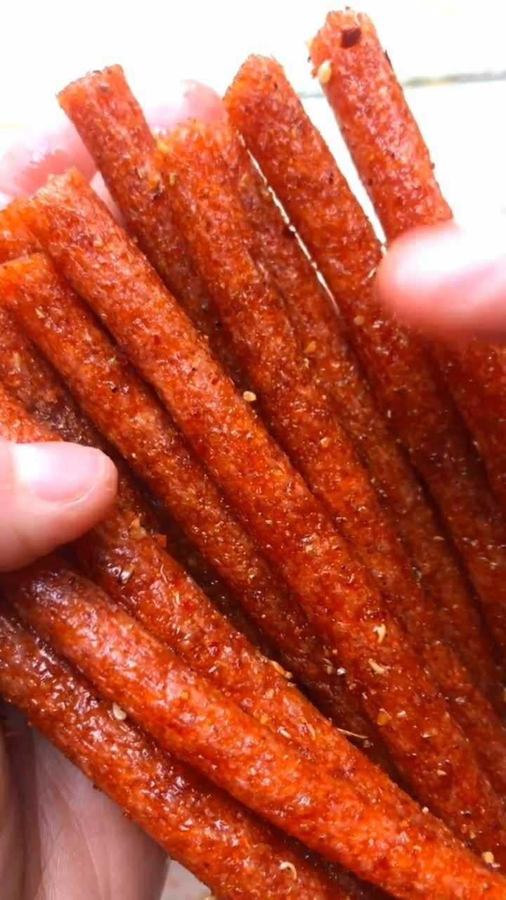 90后都知道的辣条以前有一毛钱的辣条吃就是最开心的了