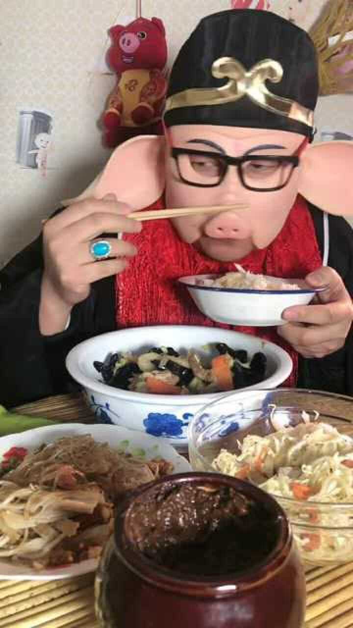 你们是不是又没见过猪八戒戴眼镜今天就见到了