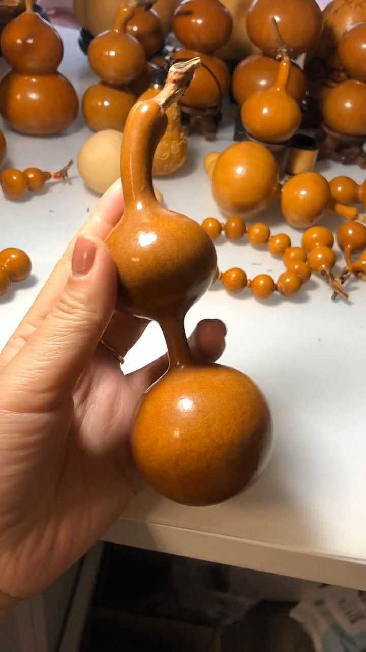 这是百年不遇的一把葫芦,能不能看出像什么