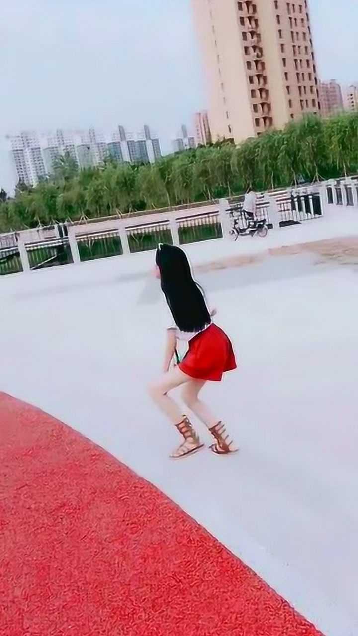 难怪宋小睿的腿那么长原来人家平时是这样练的看完不得不佩服