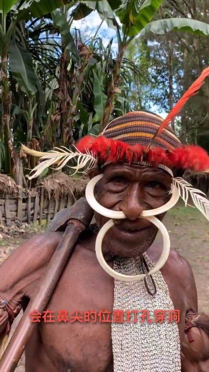 这个部落的男人戴上鼻环才能成为真正的勇士
