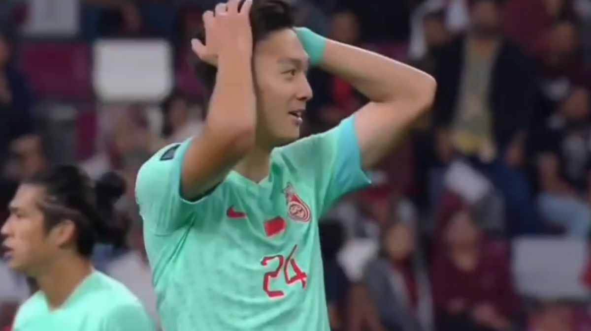 这球到底出底线了吗蒋圣龙破门边裁举旗进球无效