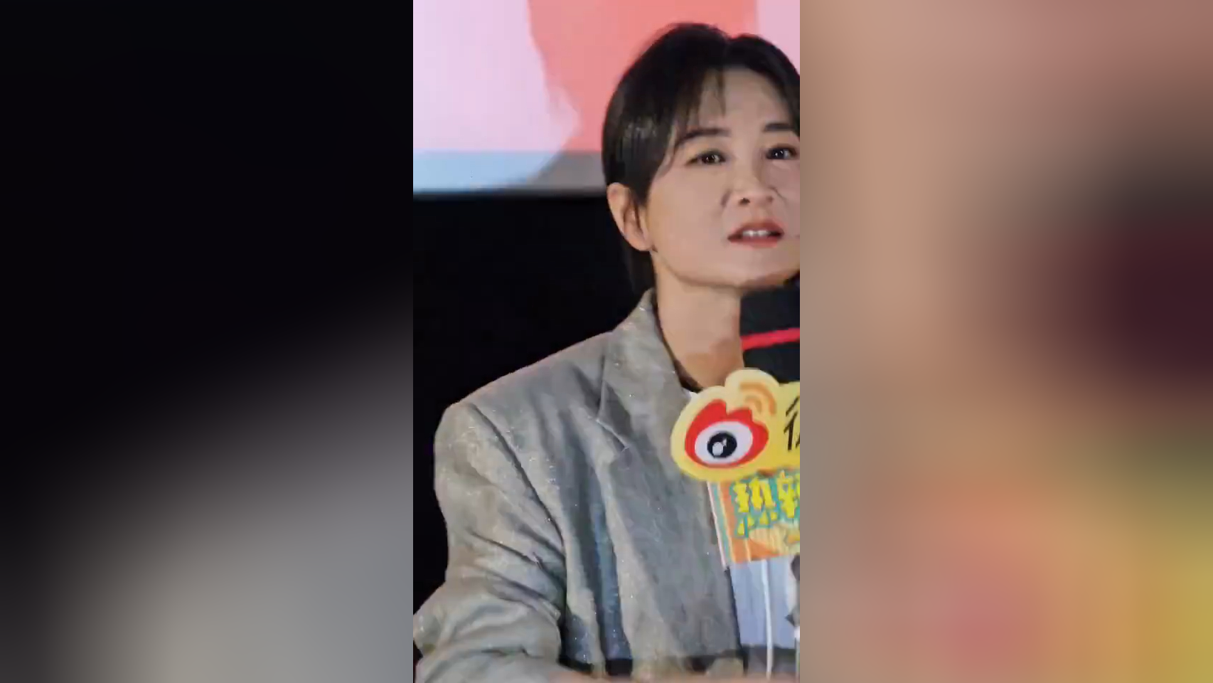 贾玲回应片中衣服暗藏的"李焕英"彩蛋:故意写得很潦草