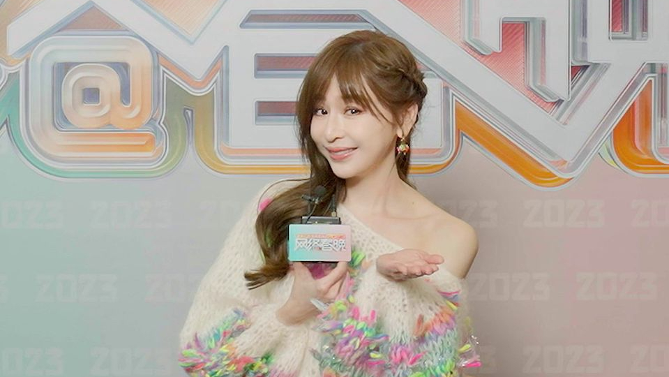 春晚名场面 | 单唱节目收视第一,40岁的王心凌穿花裙染长发,少女感