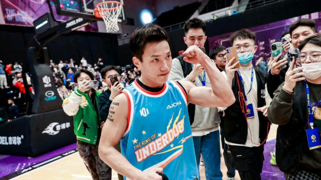 他是中国街球圈的领袖人物,被誉为武汉小钢炮 他就是周锐