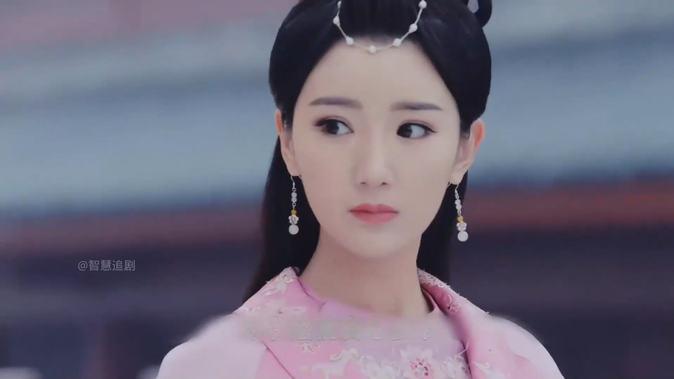 锦绣未央:穿的越粉,杀人越狠,甜美小萝莉的李常茹狠心的将白纸活活