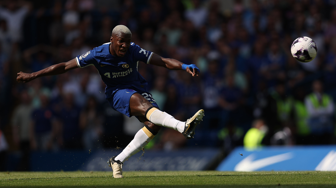 英超赛季最佳进球诞生!凯塞多中圈逆天吊射,不输贝克汉姆!