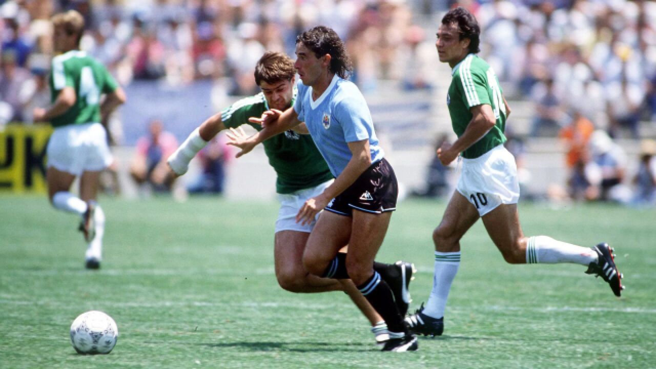 体坛名场面 1986年世界杯西德vs乌拉圭,马加特大战乌拉圭王子