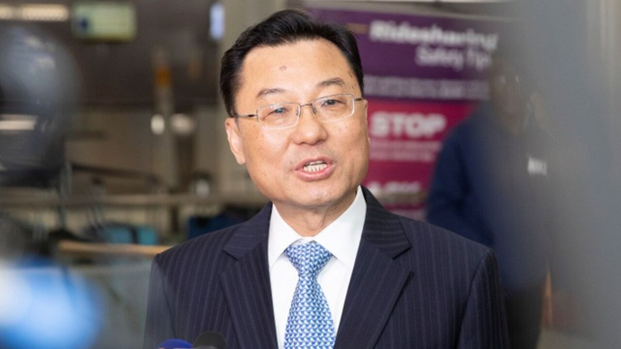 中国新任驻美大使谢锋履新的首次讲话,透露中美博弈未来动向?