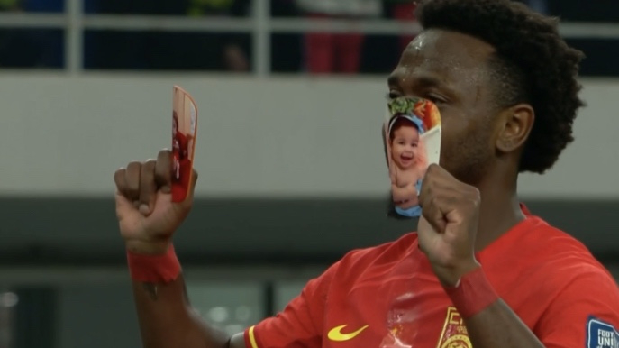 高准翼造点,费南多点射破门举护腿板庆祝