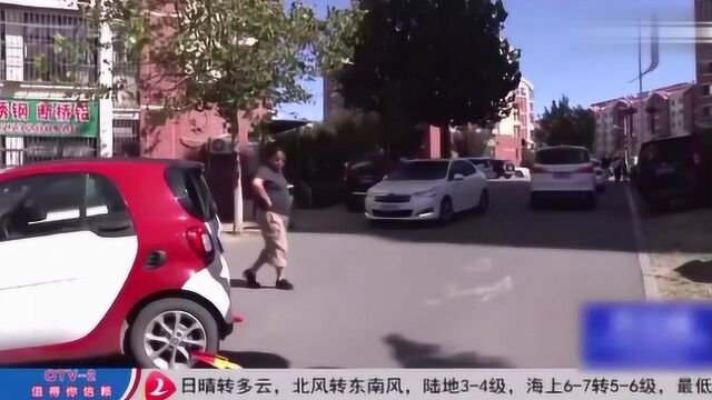 奔驰车乱停车,四个轮子竟都被上锁,车主成“网红”遭全网痛骂