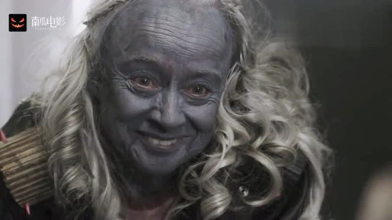 僵尸国度:摩菲高兴地喊露西,不料露西一抬头,竟成了个老人