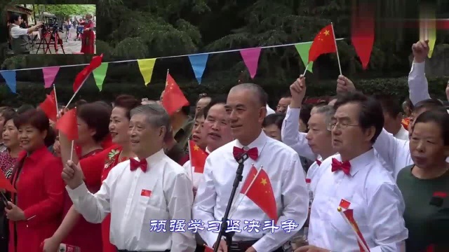 花甲之年的张玉琴童声不改唱起《我爱北京天安门》仍是那么亲切!