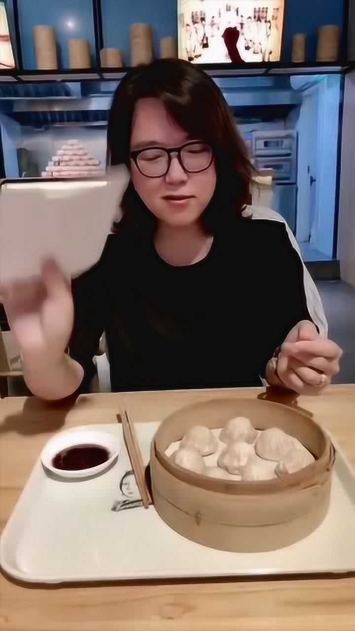 大胃王浪胃仙用事实证明实力嘴大吃四方好东西就该一口闷