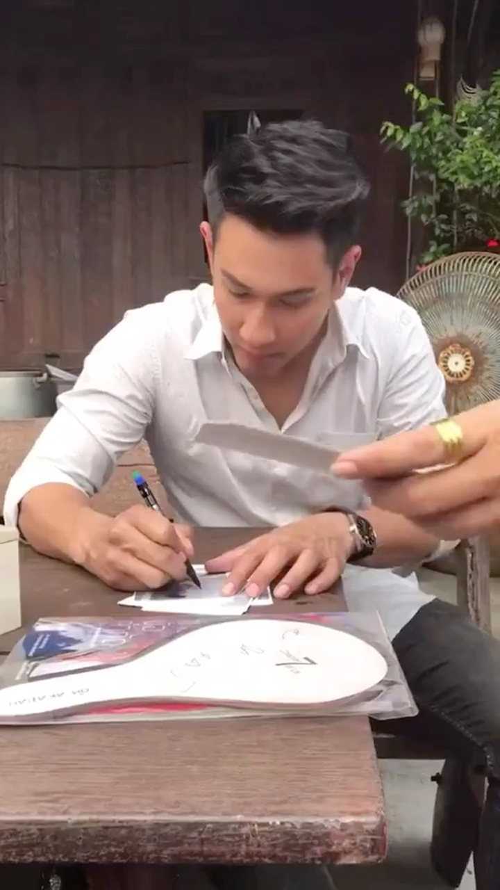 泰国演员阿卡盼·纳玛