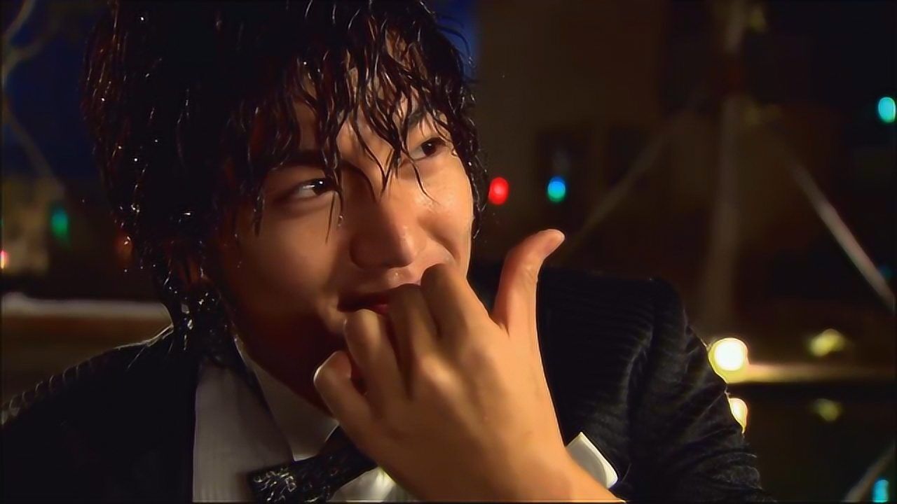 花样男子:具俊表幼稚爆表假装溺水骗吻,金丝草暴怒扇巴掌都不解气!