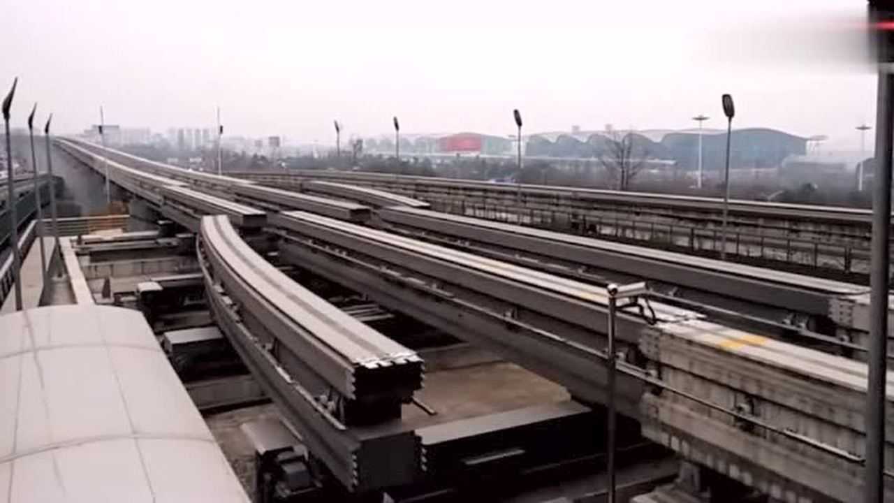 重庆轨道交通三号线独特的变轨方式从未见过如此高科技的轨道