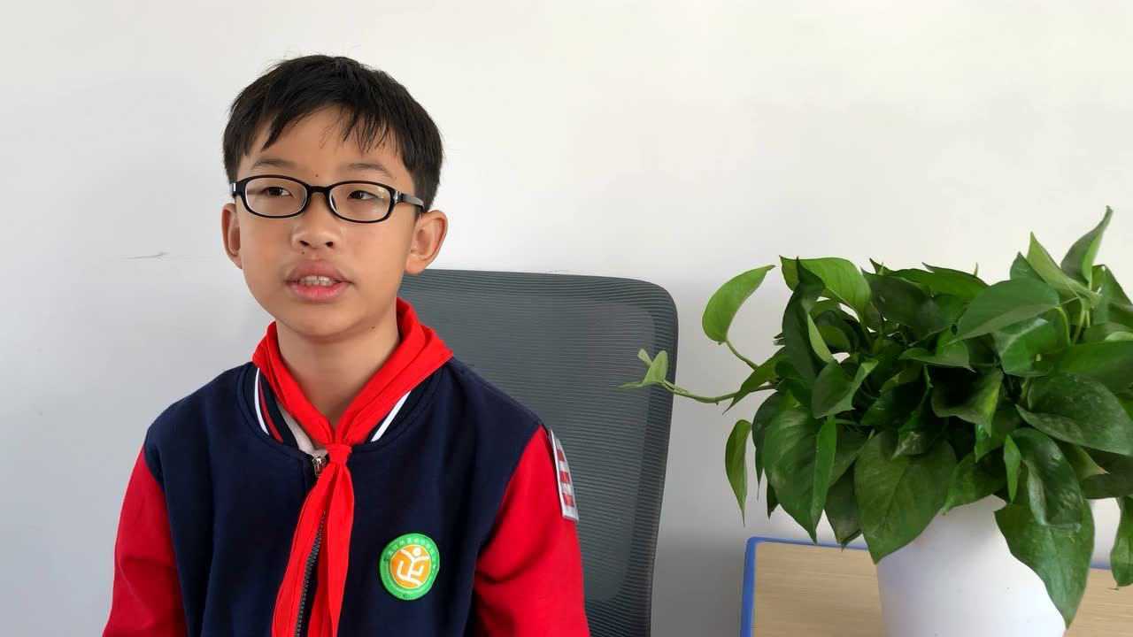 听箬横镇新区小学少先队员讲述红色寻访的故事