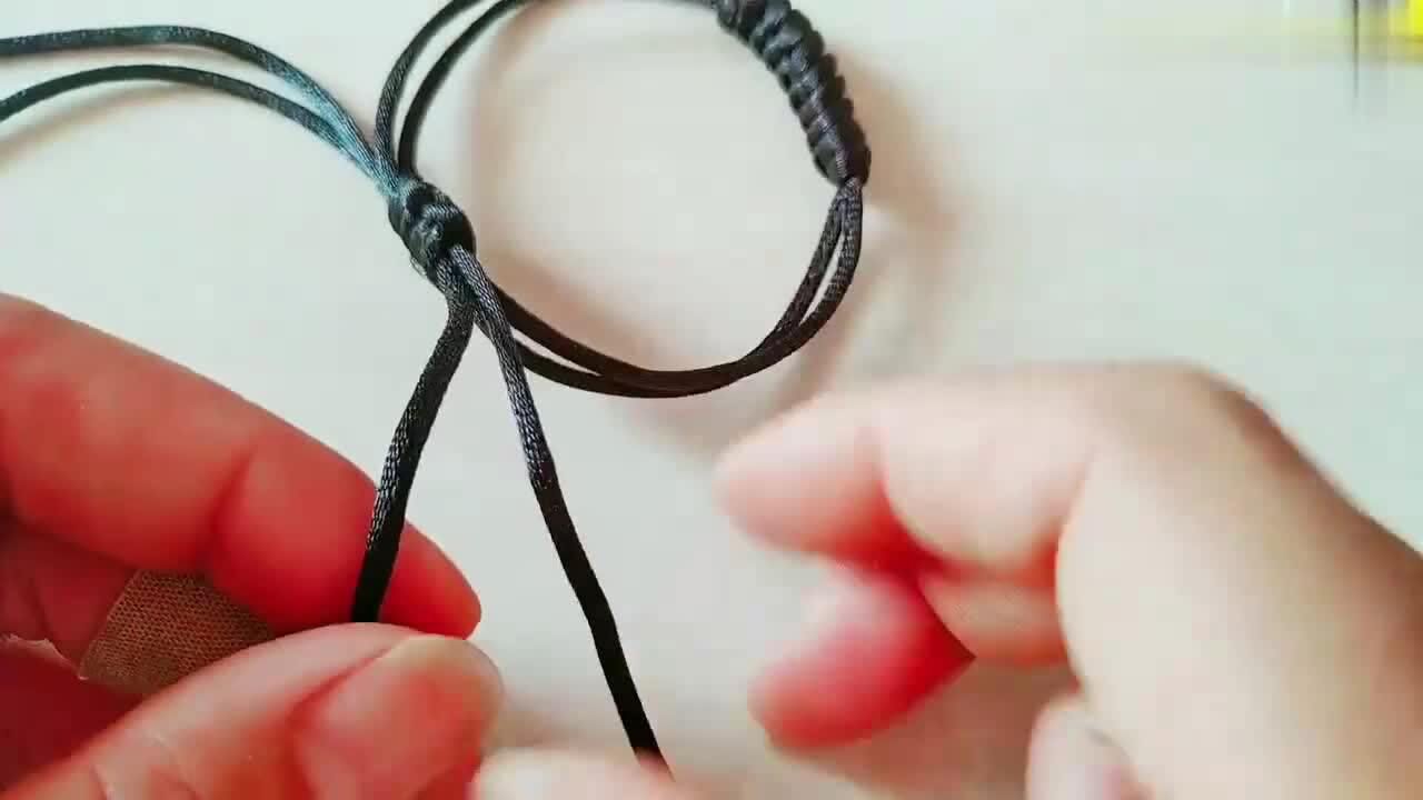 金刚结收尾扣:金刚结手链编织过程,这个手链全部是绳结组成_高清1080P在线观看平台_腾讯视频