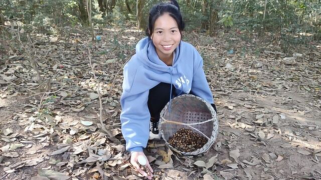 小秀去深山捡野果,发现了一个土鸡蛋,高兴得手舞足蹈