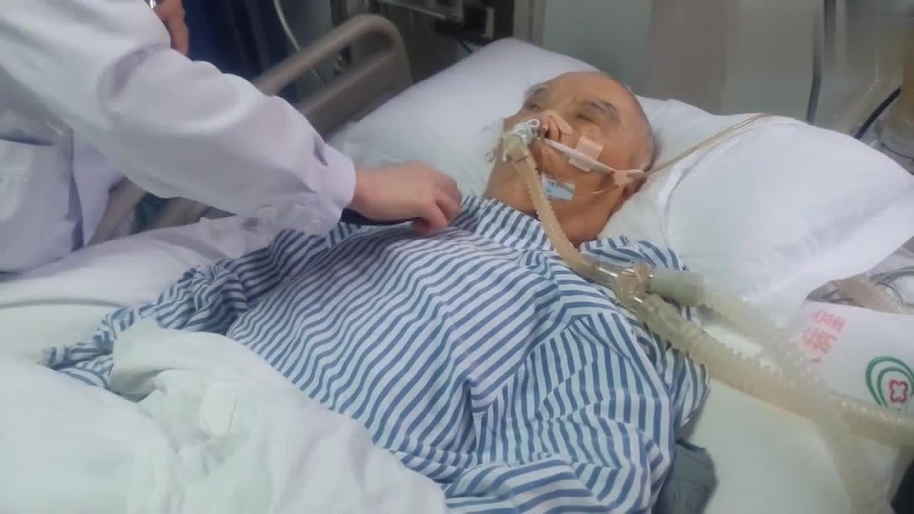 吸痰视频:呼吸内科经气管插管吸痰操作演示,快来了解一下吧