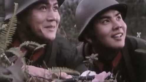 越战：大部队发起总攻前，火箭炮万炮齐射，壮观霸气！