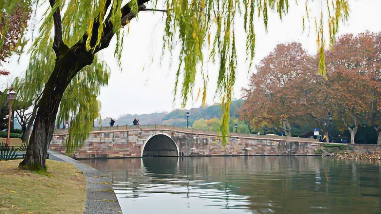 西湖断桥明明没有断为什么叫断桥,你知道由来吗?原来这么暖心
