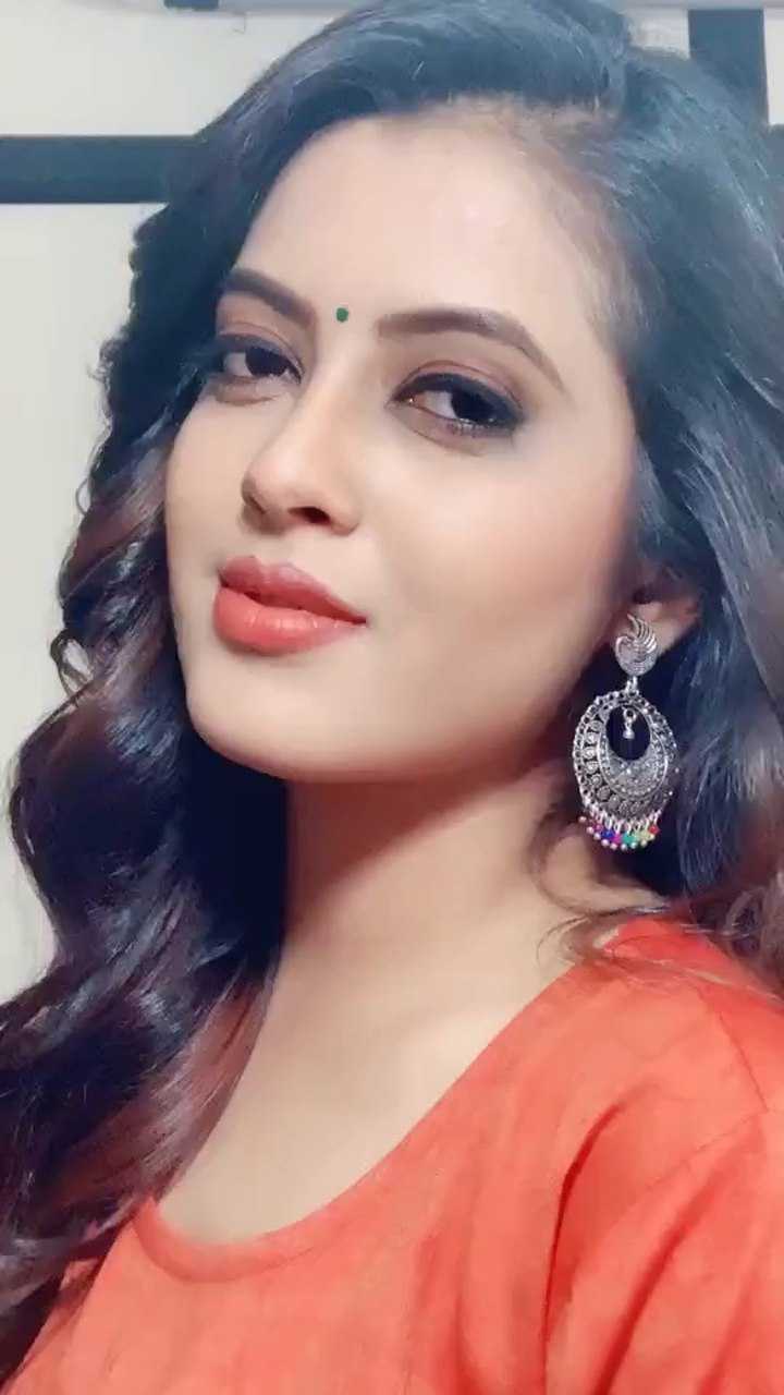 这位小姐姐是印度高种姓贵族,雅利安人是最漂亮的人种!