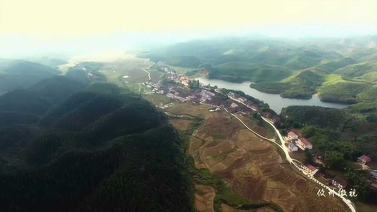 紫雲峰下有人家酒埠江草田全景航拍