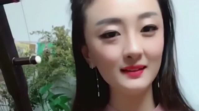 美女二胡拉奏《花桥流水》,与众不同的风格,心中的女神!