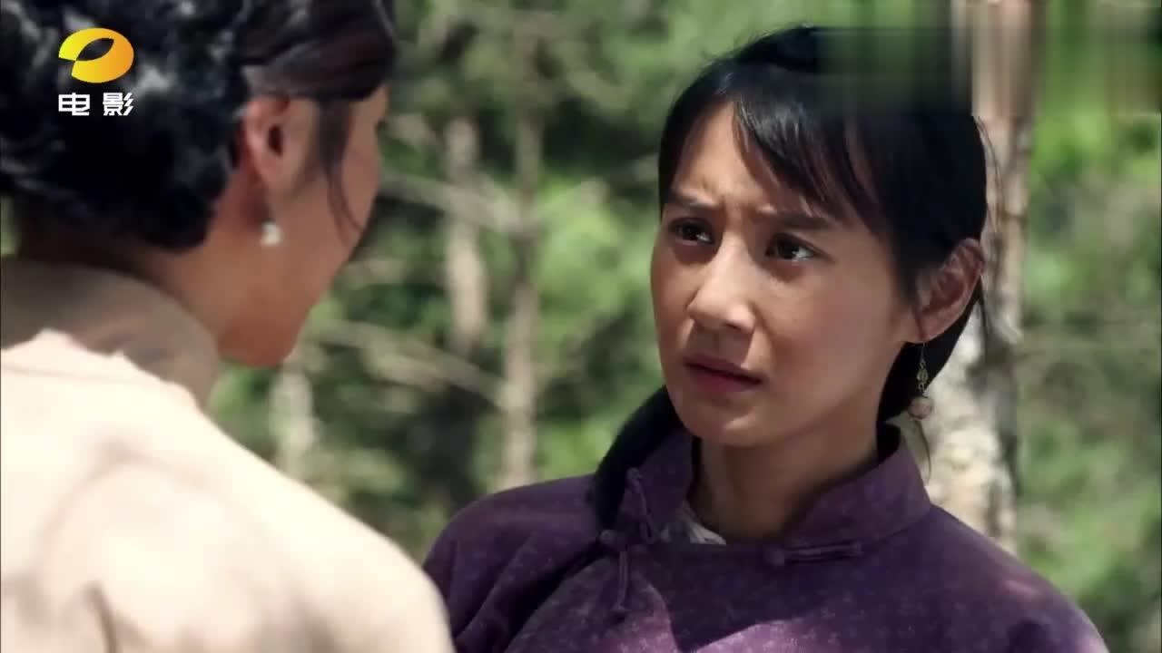 地道女英雄:杨狗子缠着荷花,俩人的"丑事"被路过的胡闰月看见