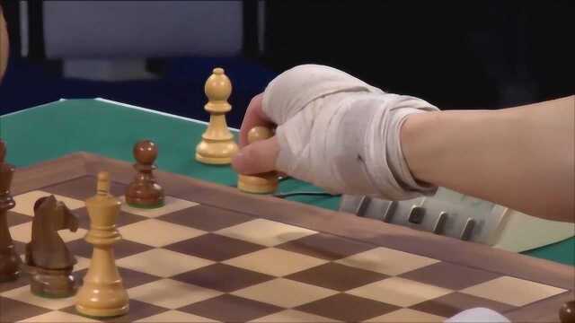 象棋和拳击的结合:德国举行另类拳击赛,选手们边打架边下棋