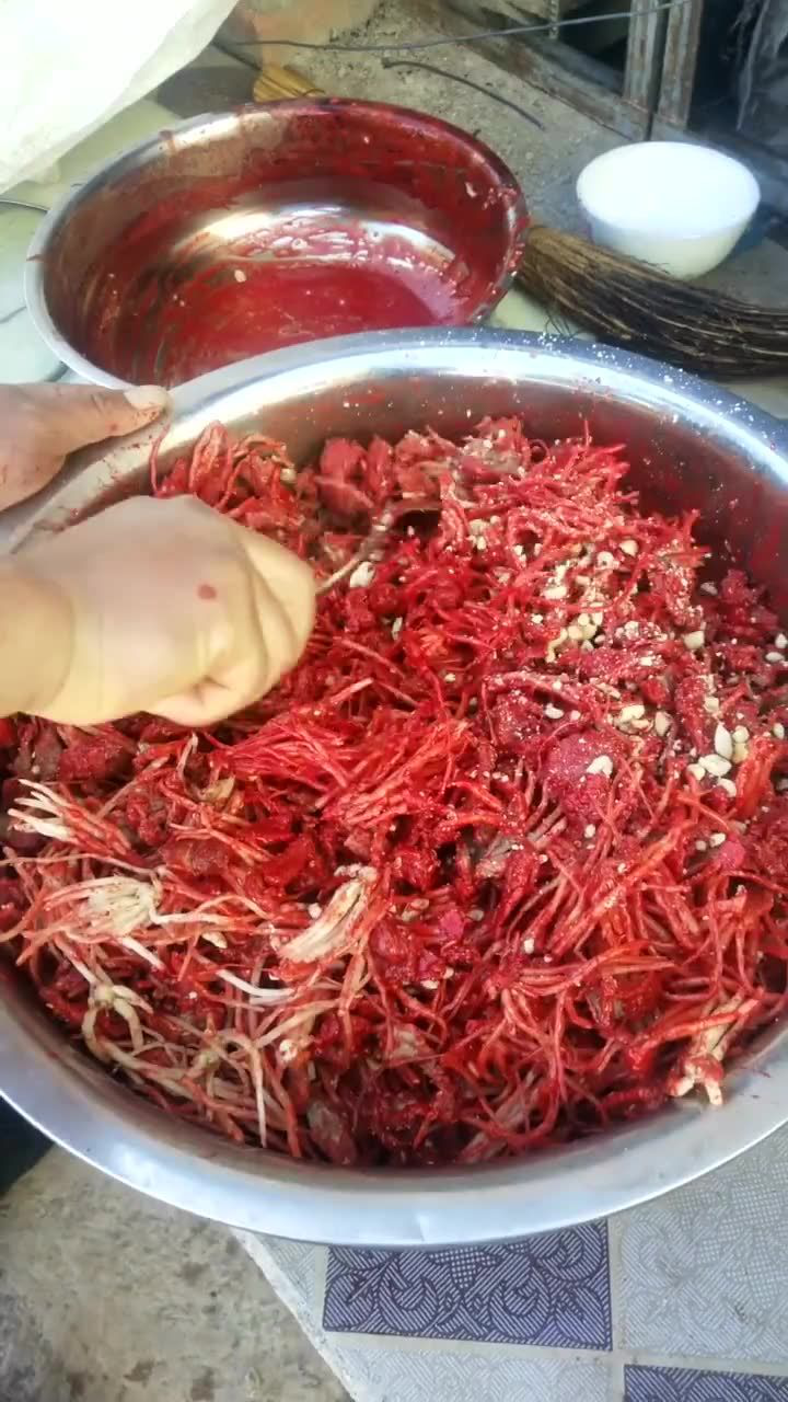 "拌红生"云南独有的吃法