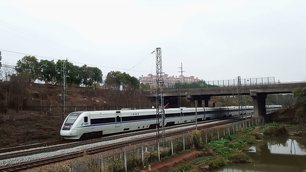 京九铁路拍crh1a型动车厦门赣州d6582次列车全程440公里