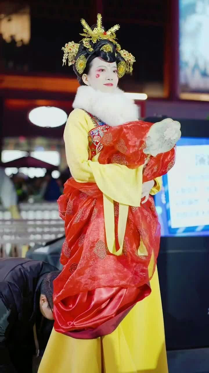 皮卡晨漂亮的小姐姐