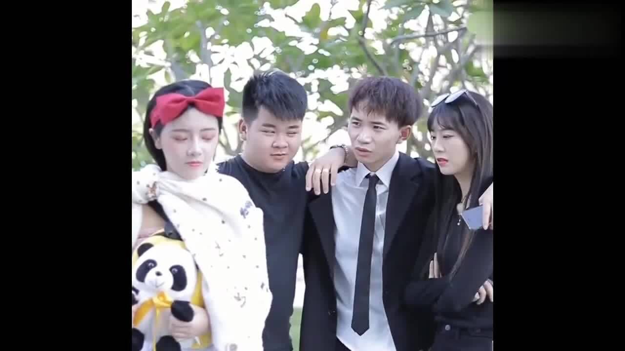 冷巴与凌轩嘲笑可乐谁知他还帮助冷巴下一幕好无情啊