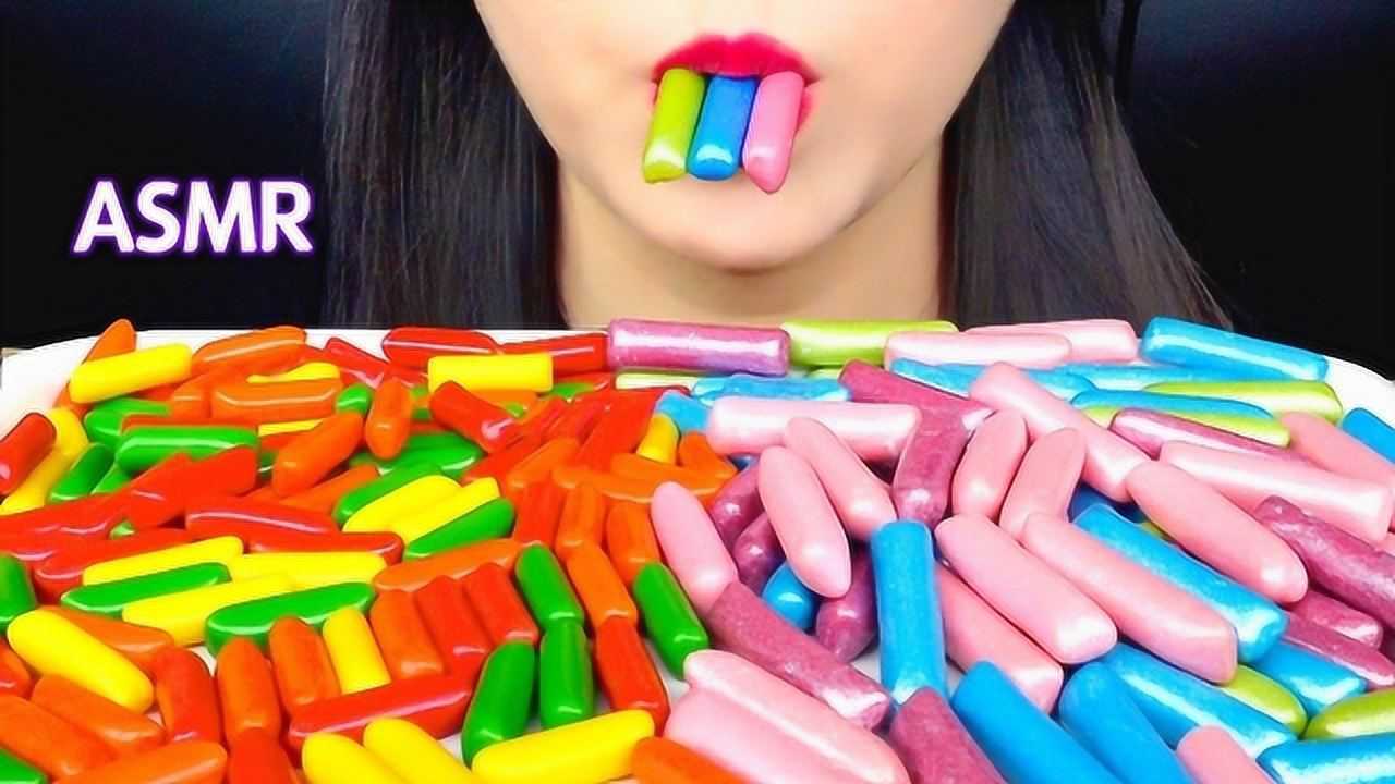 吃播小姐姐吃彩色软糖超棒的咀嚼音