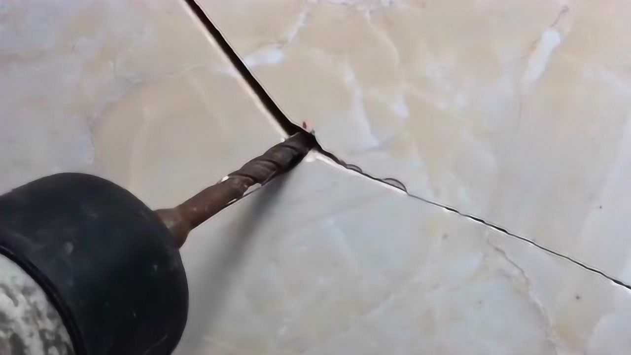 瓷砖上钉钉子容易裂牛人教你一招以后再也不用担心墙面开裂了