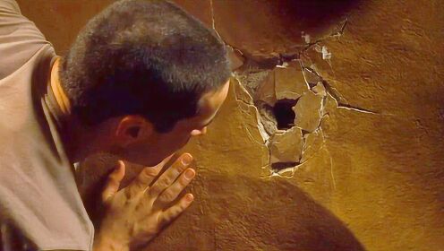 恐怖电影：男主发现家里的墙上有个洞，手伸进去后，吓了一跳