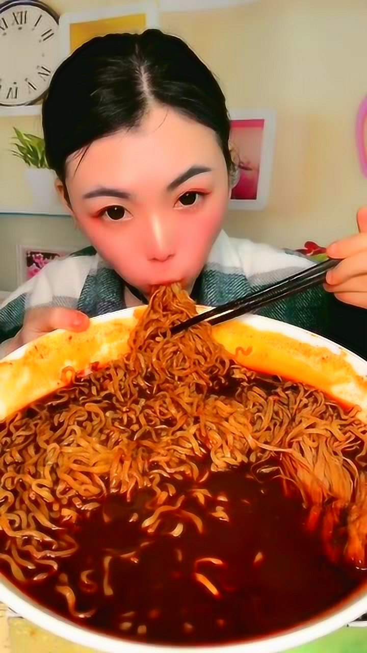 爆辣版火鸡面,吃一口真过瘾