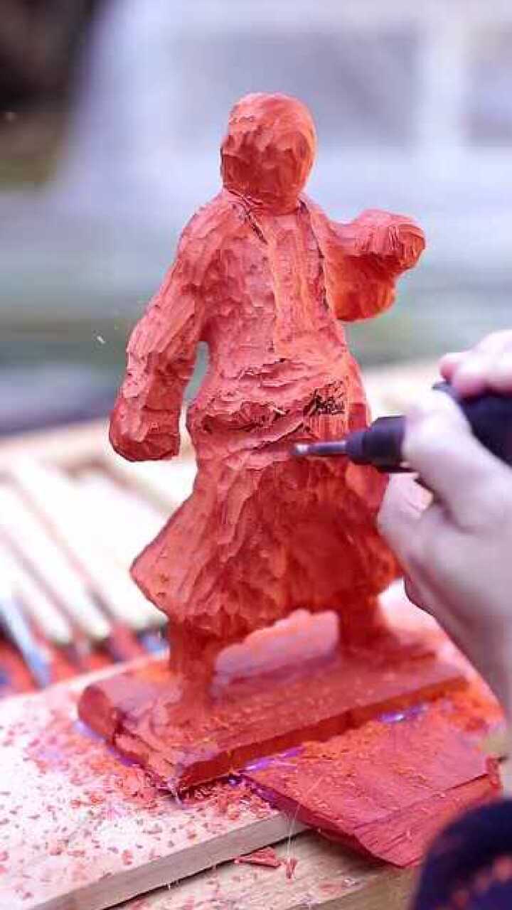 木头雕刻动漫人物栩栩如生