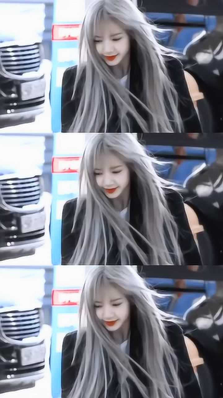 lisa这银白色的头发太迷人了呢喜欢她很夸张的笑容太可爱了