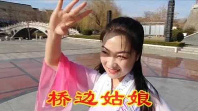 海伦一首《桥边姑娘》走红网络,好听极啦!