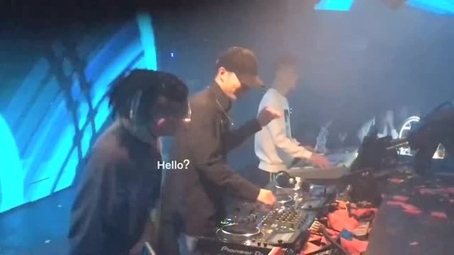 蹦迪DJ与MC不光要在台下沟通,台上的沟通也很重要