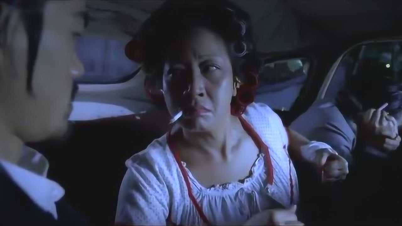 功夫:包租婆无言胜有言,斧头帮老大吓得抽烟都发抖,头发都点着了