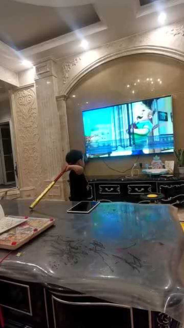 儿子手持棒子,把电视剧砸坏,我该怎么办?
