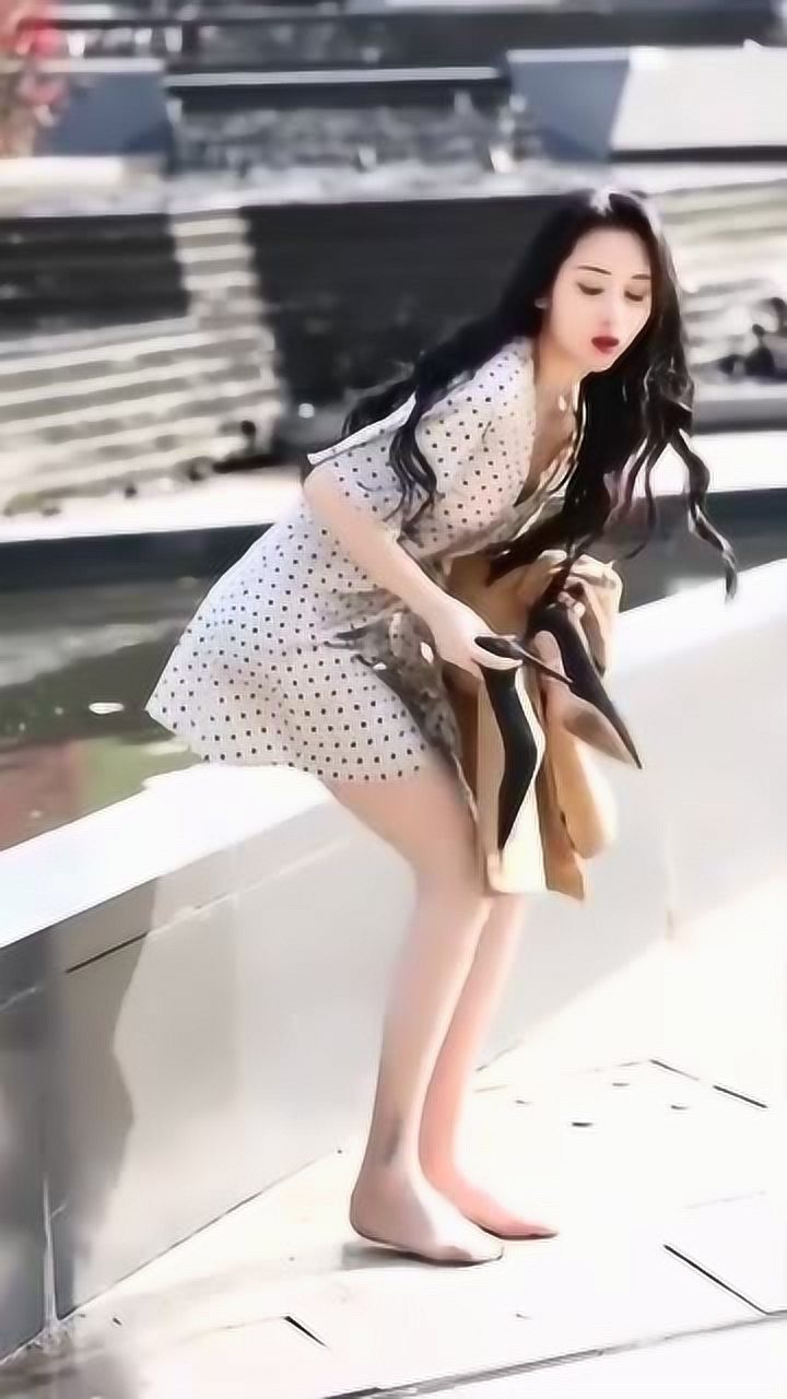 小姐姐腿上那个是纹身吗