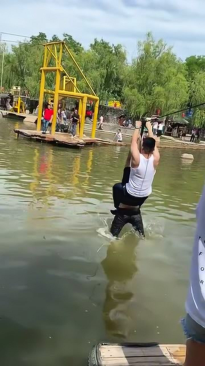 我拿你当兄弟,你竟然背后"捅刀子"