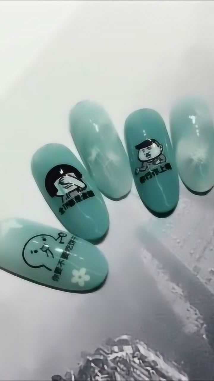 表情包美甲,没想到表情包做在指甲上竟然这么好看!